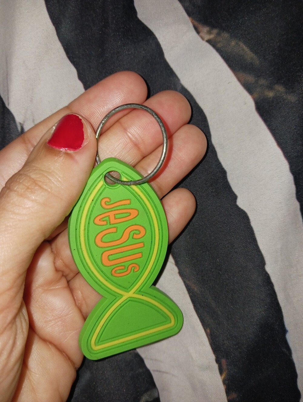 Christian Jesus keychain in the shape of a fish - Picture 3 of 7